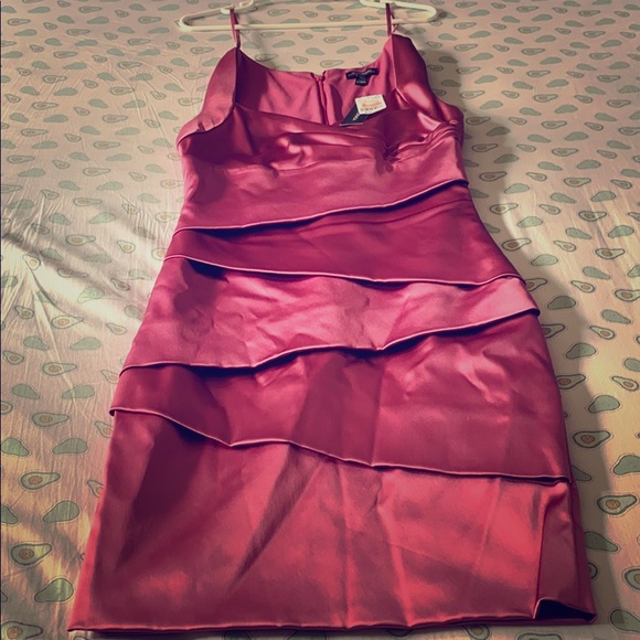 Le Chateau Pink/Rose Dress - Picture 2 of 5